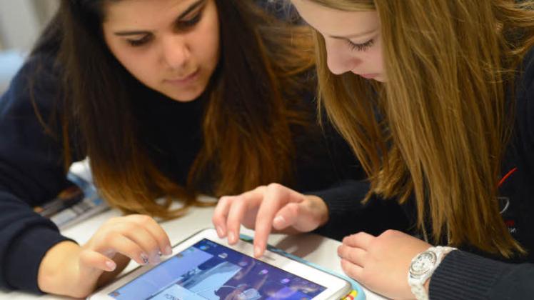 In Projekten entwickeln Schüler mit den Tablets multimediale Präsentationen.  