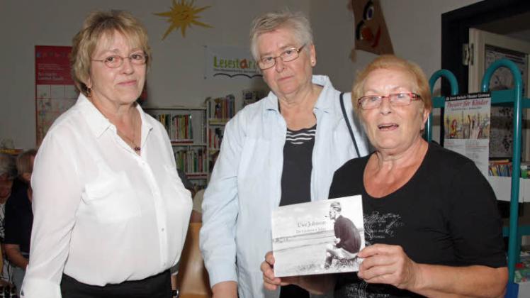Sie redeten über Johnsohn: Friederike Neubert, Katharina Reinke vom Kunst- und Altertumsverein sowie Sabine Moritz.