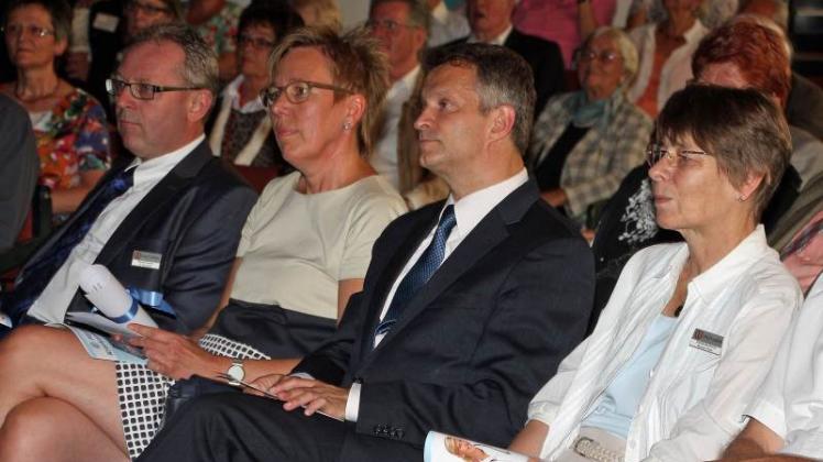 Prominenzbeim Förderverein: Bürgermeister Niels Schmidt (von links), Regio-Kliniken-Geschäftsführerin Angela Bartels, Landrat Oliver Stolz und Stadtpräsidentin Renate Palm (WSI).  