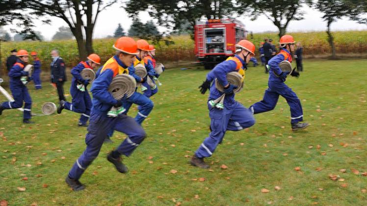 Die Jugendlichen aus Picher und Boizenburg starten zur Schnelligkeitsprüfung.  Fotos: Tilo Röpcke 