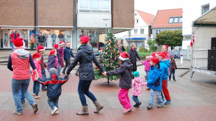 Die dänische Kaj-Munk-Skole präsentierte sich auf fröhlich-ansprechende Weise mit – etwas verfrühten – Weihnachtsliedern.