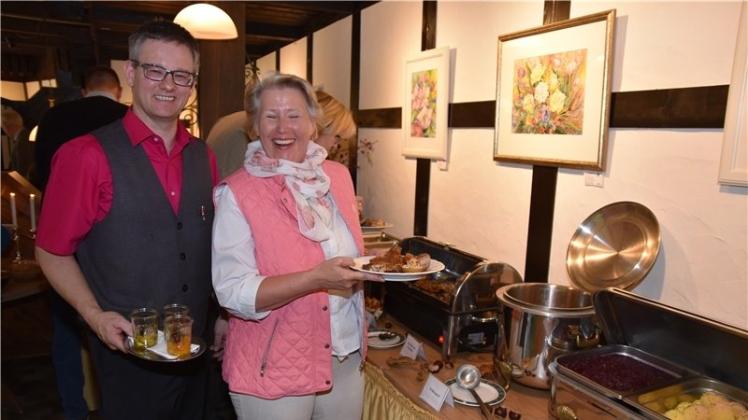 Erfreuten sich an der ersten Veranstaltung der Wildwochen: Gastronom Michael Grohe und Heidi Pommer von der Unteren Jagdbehörde des Landkreises Oldenburg. 