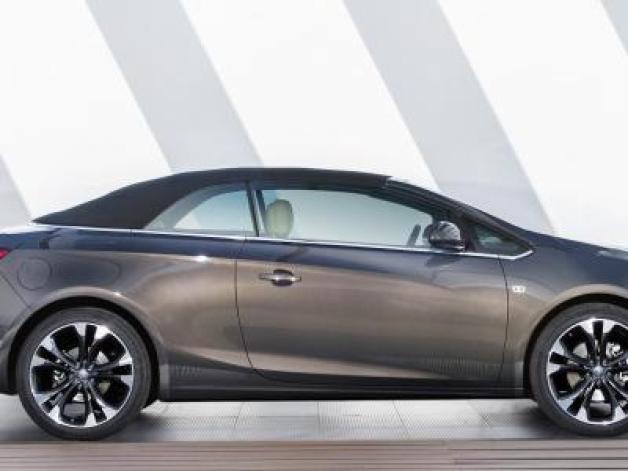  Obwohl viele Tausend Euro günstiger als die Mittelklassemodelle von BMW oder Mercedes ist der Opel Cascada mit knapp 4,70 Metern ähnlich groß gewachsen. Foto: Opel 