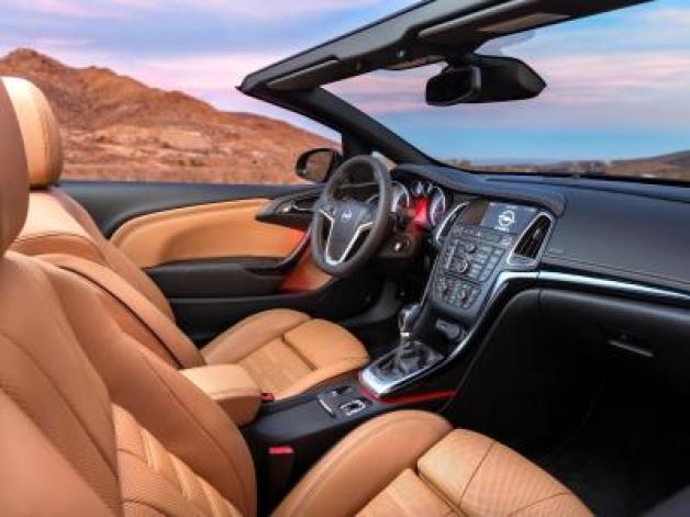 Der Cascada ist insgesamt wesentlich flotter und eleganter gestaltet als sein technischer Bruder Astra. Foto: Opel Der Cascada ist insgesamt wesentlich flotter und eleganter gestaltet als sein technischer Bruder Astra. Foto: Opel