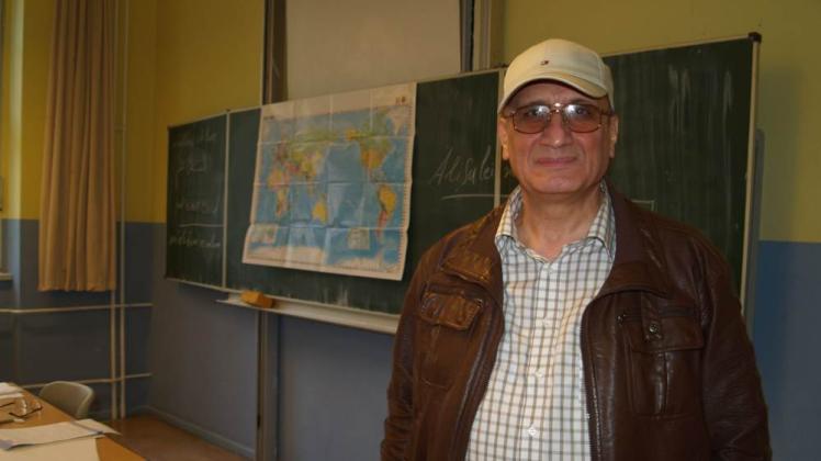 Dozent Ali Suleiman  bei seinem Arabisch-Workshop.  