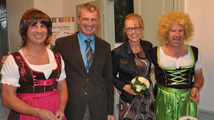 Das Brautpaar Kai und Marion Nimz mit den beiden „Blumenmädchen“ Sven Nimz und Thorge Brandt. 