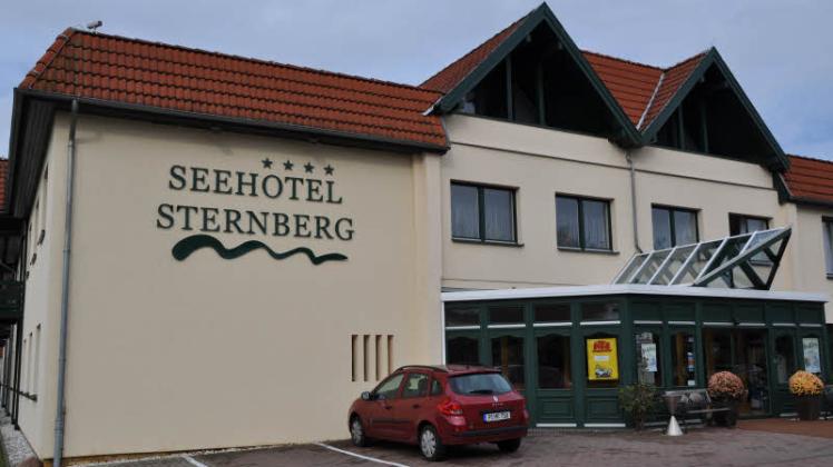 Die Zahl der Übernachtungen  in den 42 Zimmern plus Ferienwohnung hat kräftig angezogen, das Restaurant bleibt noch dahinter zurück. Der Hoteldirektor wünscht sich vor allem mehr Gäste aus Sternberg. 