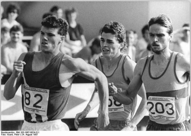 Auf dem Weg zum DDR-Titel über 800 Meter im Jahr 1987: Jens-Peter Herold (l.) vor Hauke Fuhlbrügge (m.) und Andreas Kaliebe.   