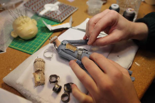 Feinarbeit: Die Filmfiguren sind winzig. Feinarbeit: Die Filmfiguren sind winzig.