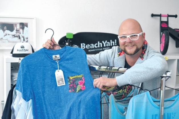 Mit seinem Label „BeachYah!“ will Thorsten Jürries den Lifestyle der Skater- und Kite-Surferszene transportieren. Fotos: Schröder 