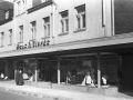 Lang ist’s her: Das Textilhaus Dierks war früher eine beliebte Adresse in Niebüll.  