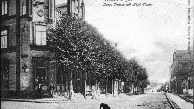 Am Ausgang der Kirchstraße säumen den alten Weg nach Mankmoos noch die Bäume, die nach Bürgerprotesten 1920 als Ersatz für die gefällten Linden gepflanzt wurden.