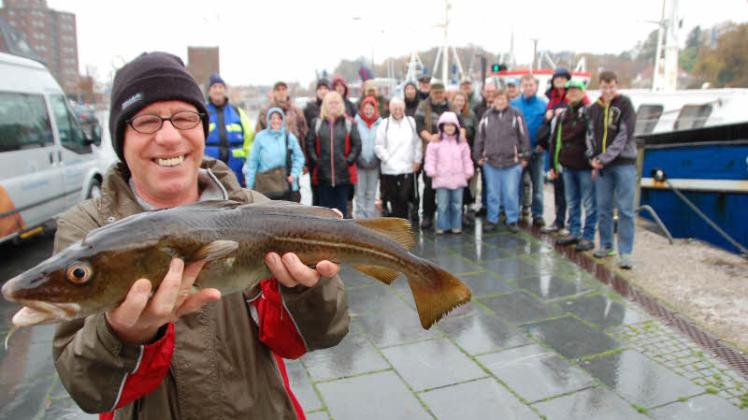 Jörg Reichle zog mit einem etwa 60 Zentimeter langen Dorsch den größten Fisch an Bord. 