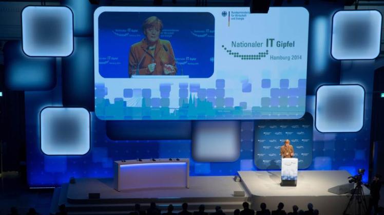 Bundeskanzlerin Angela Merkel forderte gestern von der Wirtschaft mehr Risikobereitschaft im Internetzeitalter. 