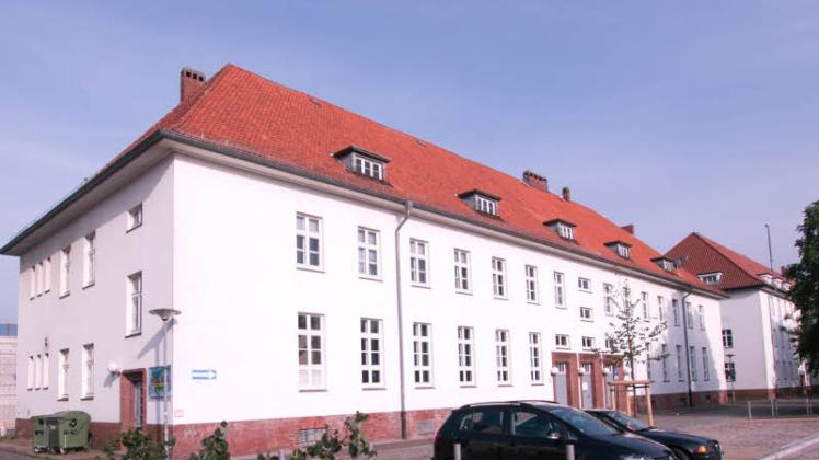 Die einstige Meesenkaserne auf Marli ist wieder einzige Kfz-Zulassungsstelle in Lübeck. 