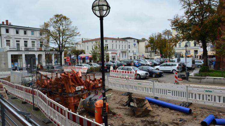 Kein Platz: Bauarbeiten verdrängen den Weihnachtsmarkt am Kirchenplatz.  