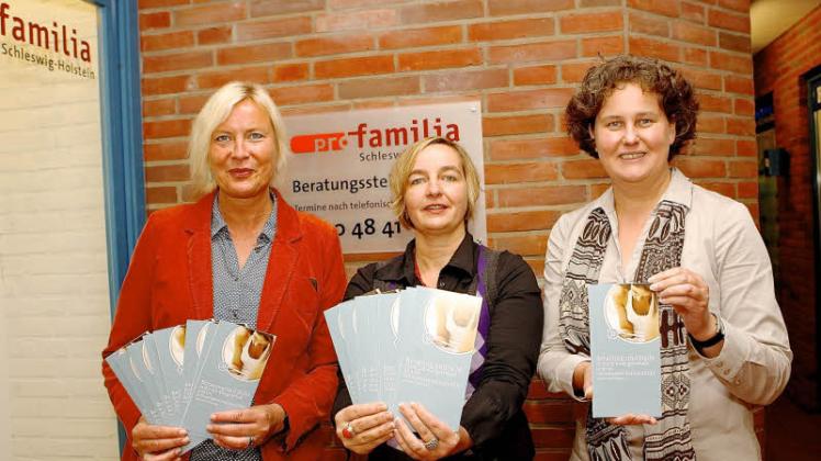 Stellten den neuen Flyer vor: (v. l.) Simone Ehler, Angela Reinhard und Britta Rudolph. 