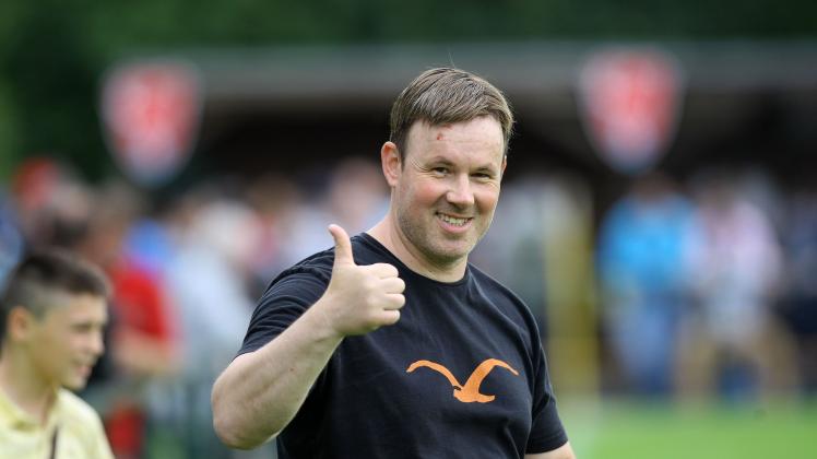 Die Sportfotos des Wochenendes Florian Gossow kommt als neuer Cheftrainer zum FC Elmshorn. Ab sofort übernimmt er die Leitung der Mannschaft. Das gab der Vorstandsvorsitzende des FCE, Michael Homburg, bekannt.