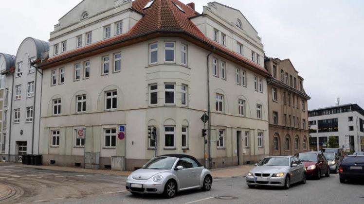 Die Häuser Werderstraße 66 und 68 sollen zum Hort für neun Gruppen umgebaut werden, das Land ist dagegen.  