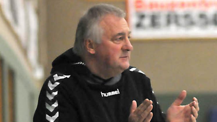 Applaus für seine Mannschaft gab es von Alt Duvenstedts Coach Gunnar Kociok eher selten. 