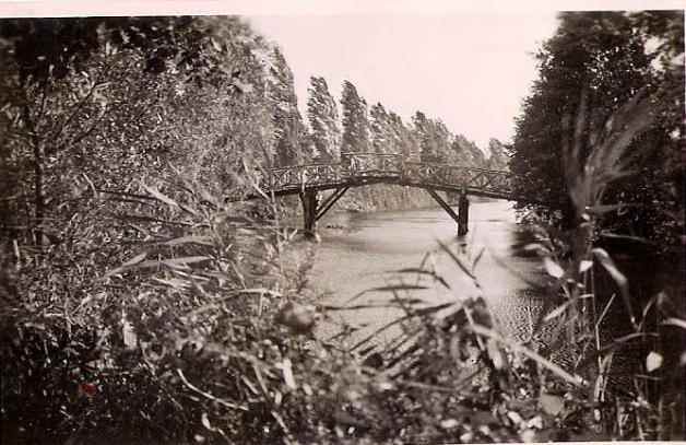 Die abgerissene Birkenbrücke an der Bahnhofstraße sollte den Einmarsch der Roten Armee 1945 aufhalten.