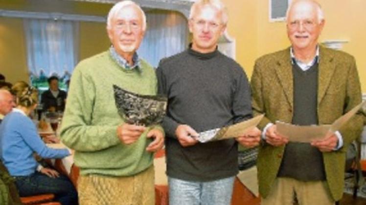 Auch mit dem dritten Platz zufrieden: Gerhard Hirschfeld, Jesko Ulrichs und Hans-Werner Suhr (v.l.). Foto: MEise