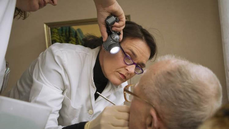 Seit vier Jahren fährt die Zahnärztin Kerstin Finger durch die Uckermark zu ihren Patienten. Damit ist sie eine der wenigen, vielleicht sogar die einzige mobile Zahnärztin ihrer Art in Deutschland. 