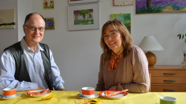 Christoph Stegmann und Ute Sabine Eckhardt-Tams begleiten das Café jeden zweiten Sonnabend im Monat. Nächster Termin im Bürgerhaus: 8. November.  