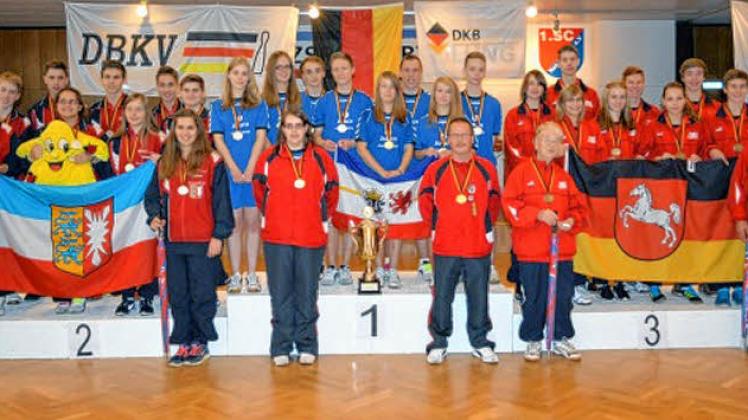 jDie drei besten Teams beim Deutschlandpokal, in der Mitte das Mecklenburg-Vorpommern-Team 