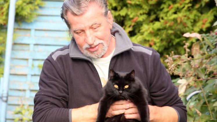 Gerald Bradatsch sucht dringend einen Platz für die Katzen aus der Kleingartenanlage und hofft auf die Unterstützung.   