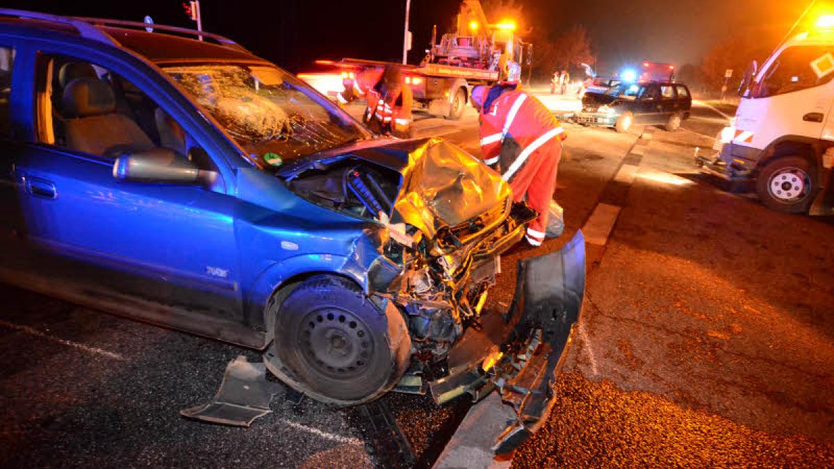 Unfall Auf B 104: Drei Verletzte | SVZ