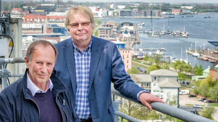 Hans-Joachim Hasse und Kay Gottschewsky vom Maritimen Rat Rostock wollen den Stadthafen entwickeln.  