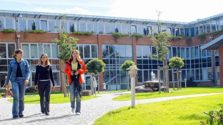 Die Nordakademie in Elmshorn: Ein traumhafter Campus für 1400 Studenten sowie 193 Dozenten und Lehrbeauftragte.  Foto: Nordakademie (3)