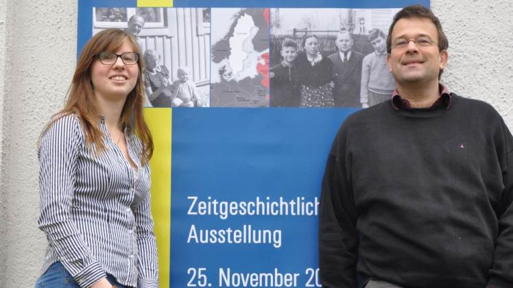 Die Initiatoren der Ausstellung Jascha Lina Jennrich, wissenschaftliche Mitarbeiterin und Kuratorin des Max-Samuel-Hauses, und Kurator Dr. Ulf Heinsohn vom Jüdischen Museum in Berlin, sind besonders stolz auf die Ausstellungsstücke der Zeitzeugen.  