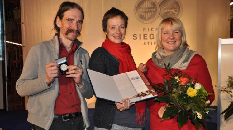 Das Team des Vereins Ökohaus um Birgit Witte, Lucy Cathrow und Steffen Vogt (v.r.) betreibt unter anderem die Gemeinschaftsunterkunft für Asylbewerber in der Satower Straße.  