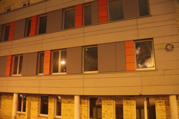 Gerade sanierte Polizeiwache in der Ulmenstraße: zerstörte Fenster, 40 000 Euro Schaden