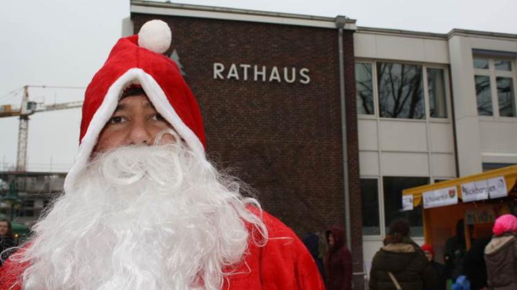 Auch der Weihnachtsmann durfte auf dem Markt in Halstenbek nicht fehlen. 