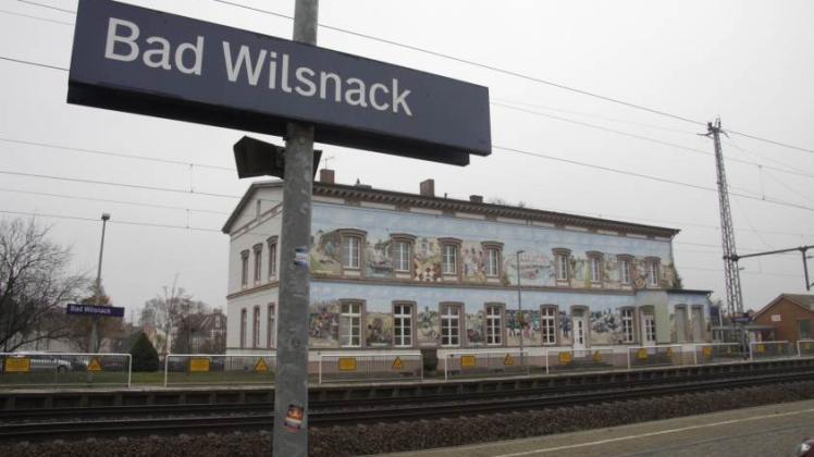 Von außen schon länger ein schmucker Anblick, kehrt jetzt auch im Inneren des Bahnhofs Bad Wilsnack wieder Leben ein. Von außen schon länger ein schmucker Anblick, kehrt jetzt auch im Inneren des Bahnhofs Bad Wilsnack wieder Leben ein.