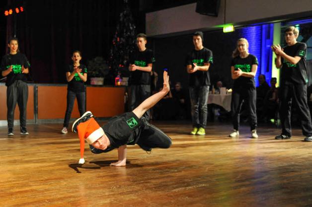 Akrobatische Verrenkungen zeigte die Breakdance-Formation des Tanzclubs.