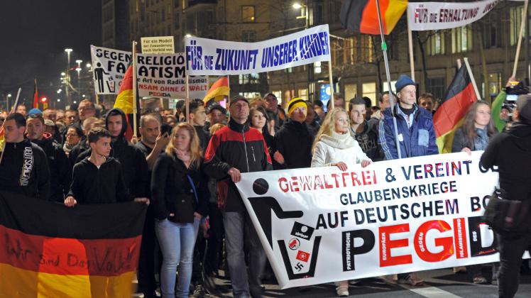 Demonstration der Pegida gegen Glaubenskriege auf deutschem Boden.