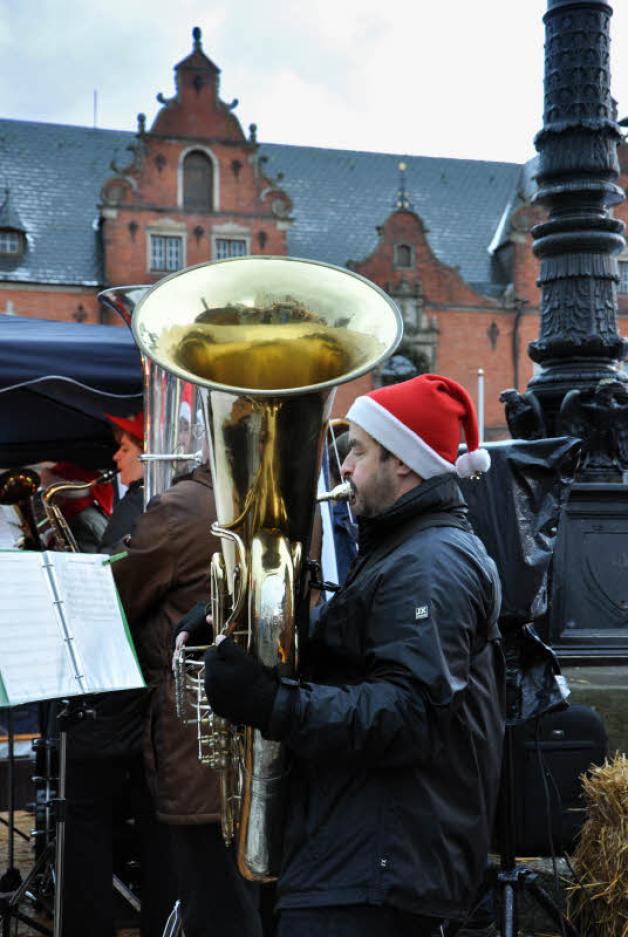 Mit dabei: Die Musiker des Oelixdorfer Musikzugs. Mit dabei: Die Musiker des Oelixdorfer Musikzugs.