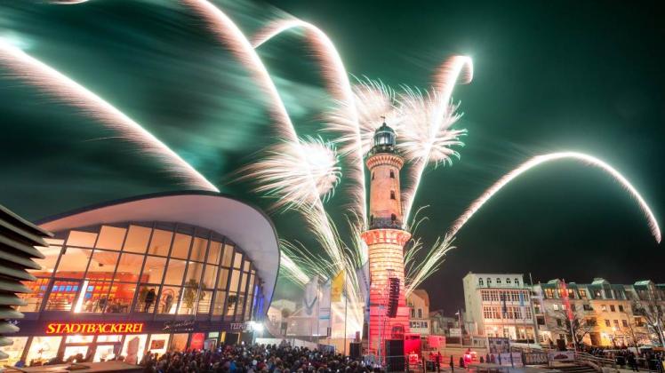 An Neujahr erwartet die Besucher in Warnemünde wieder ein Spektakel. An Neujahr erwartet die Besucher in Warnemünde wieder ein Spektakel.