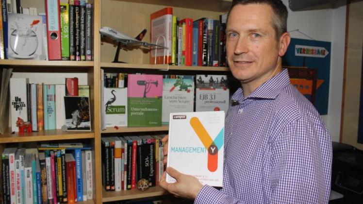 Holger Koschek hat mit „Management Y“ bereits sein sechstes Buch veröffentlicht.  