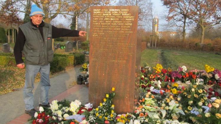 In Erinnerung: Auf dieser Stele, so Bernd-Uwe Liesegang, können die Hinterbliebenen den Namen ihres Verstorbenen anbringen lassen.  Fotos: hars 
