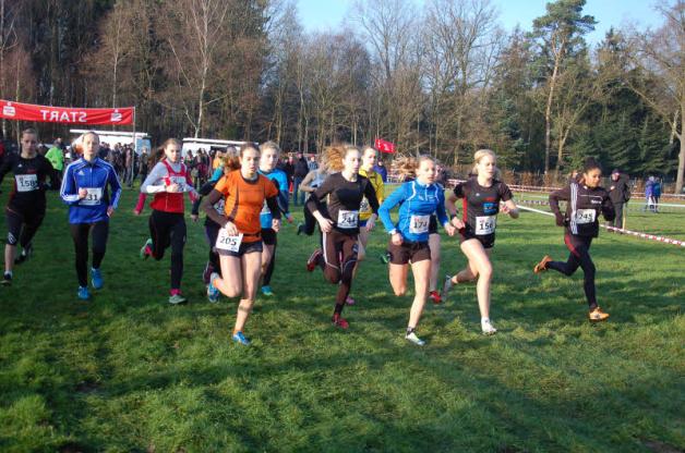 Nina Eim (174) schlug sich im Cross der Nordoer Heide prächtig – links daneben Alina Ammann (244). Nina Eim (174) schlug sich im Cross der Nordoer Heide prächtig – links daneben Alina Ammann (244).