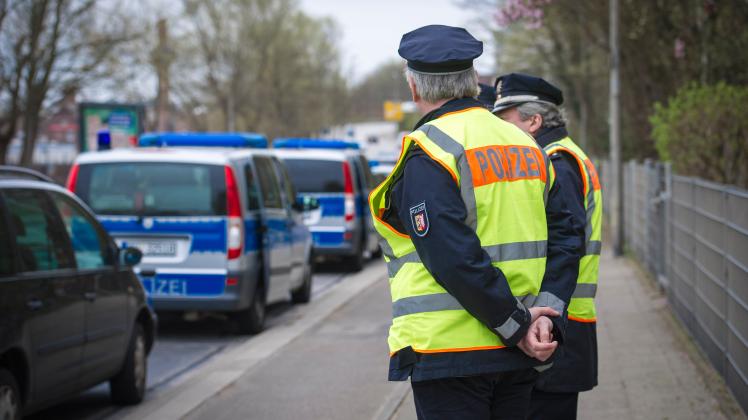 Eine Polizeikontrolle in Lübeck. In der Fläche soll es keine Streichungen geben.
