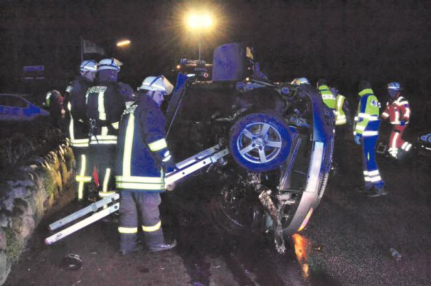 Völlig demoliert: Der BMW des Unfallfahrers.