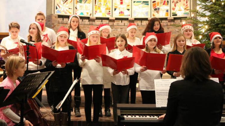 Beim Weihnachtskonzert der Gemeinschaftsschule Brachenfeld in der Anscharkirche begeisterten die Schüler der 5a, 5b, und 5d das Publikum mit einem frechen Weihnachts-Rap.  