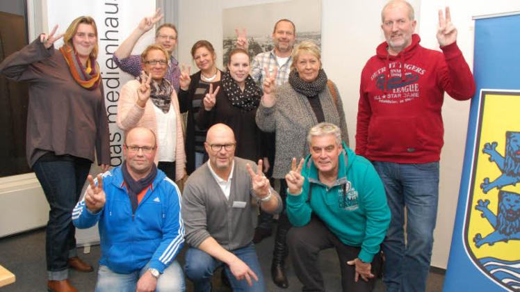 „Wir werden gewinnen“: Das Team Flensburg um Trainer Stephan Kordts (vorn, Mitte) will in drei Monaten Gewicht verlieren – und gegen acht andere Mannschaften gewinnen.  