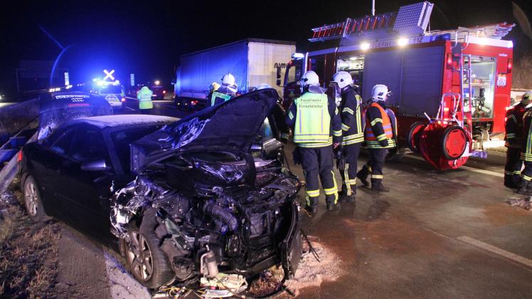 Eisglätte-Unfälle fordern auf A19 bei Rostock sieben Verletzte